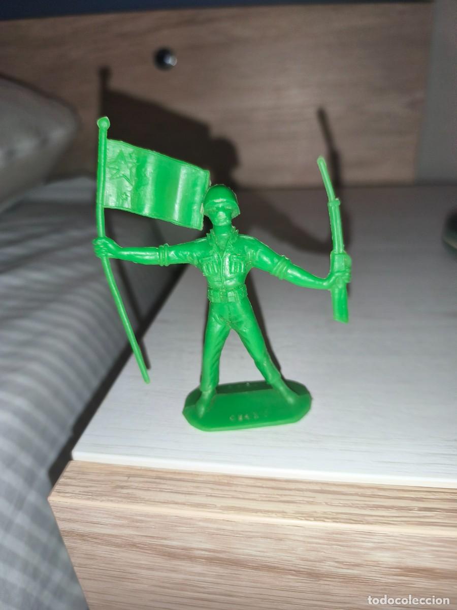 Figuras de Goma Kinder: mulecos soldados del mundo