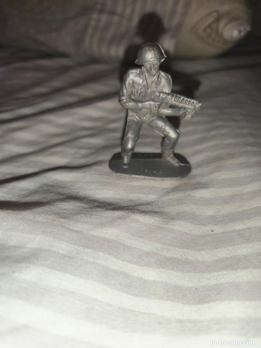 Gummi- und PVC-Figuren: mulecos soldados del mundo