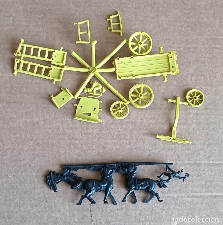 Figuras de Goma y PVC: Kit montaje de de pl&aacute;stico de una carreta o carruaje del oeste