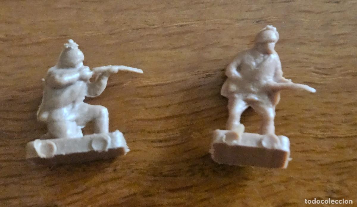 Figuras de Goma y PVC: 2 soldados montaplex airfix color ocre carne a&ntilde;os 70