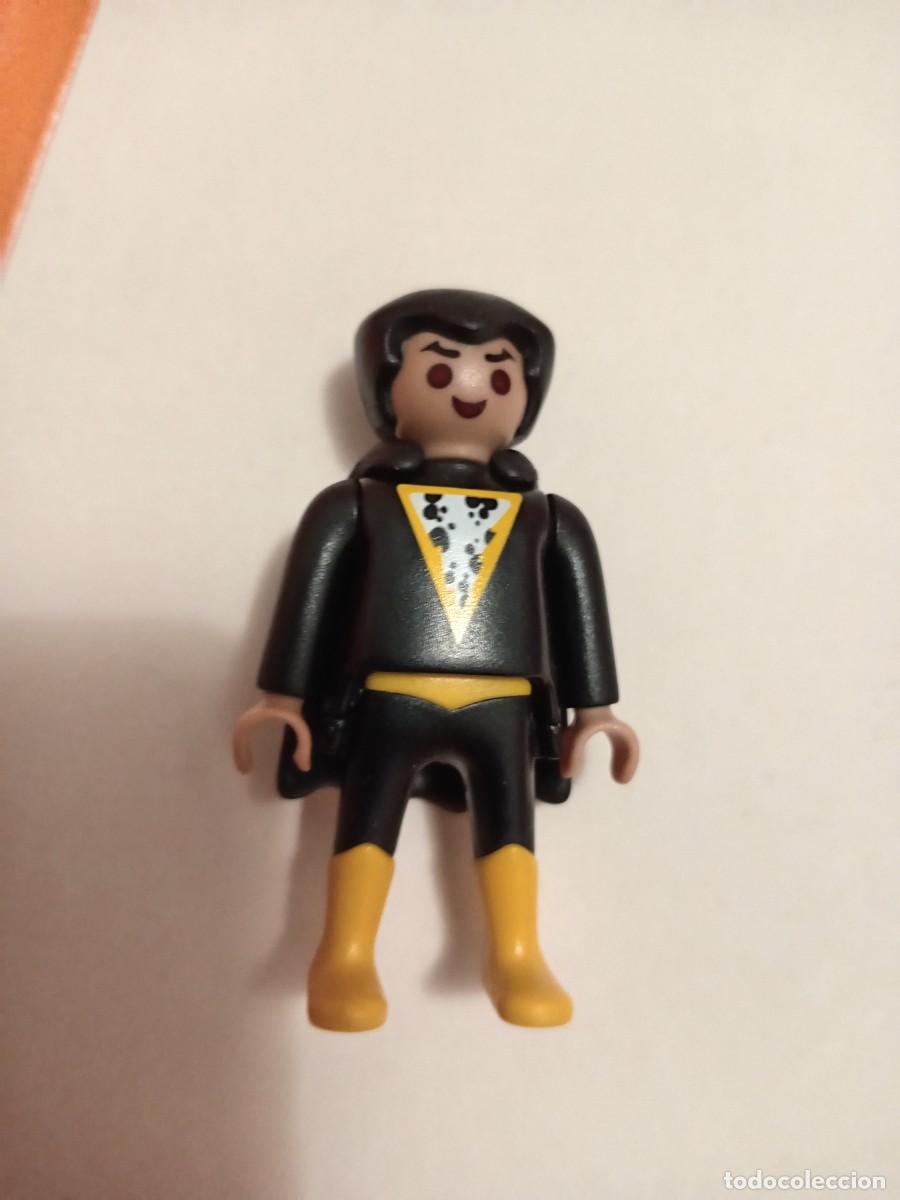 Figuras de Goma Kinder: KINDER figura Playmobil DC_Black Adam