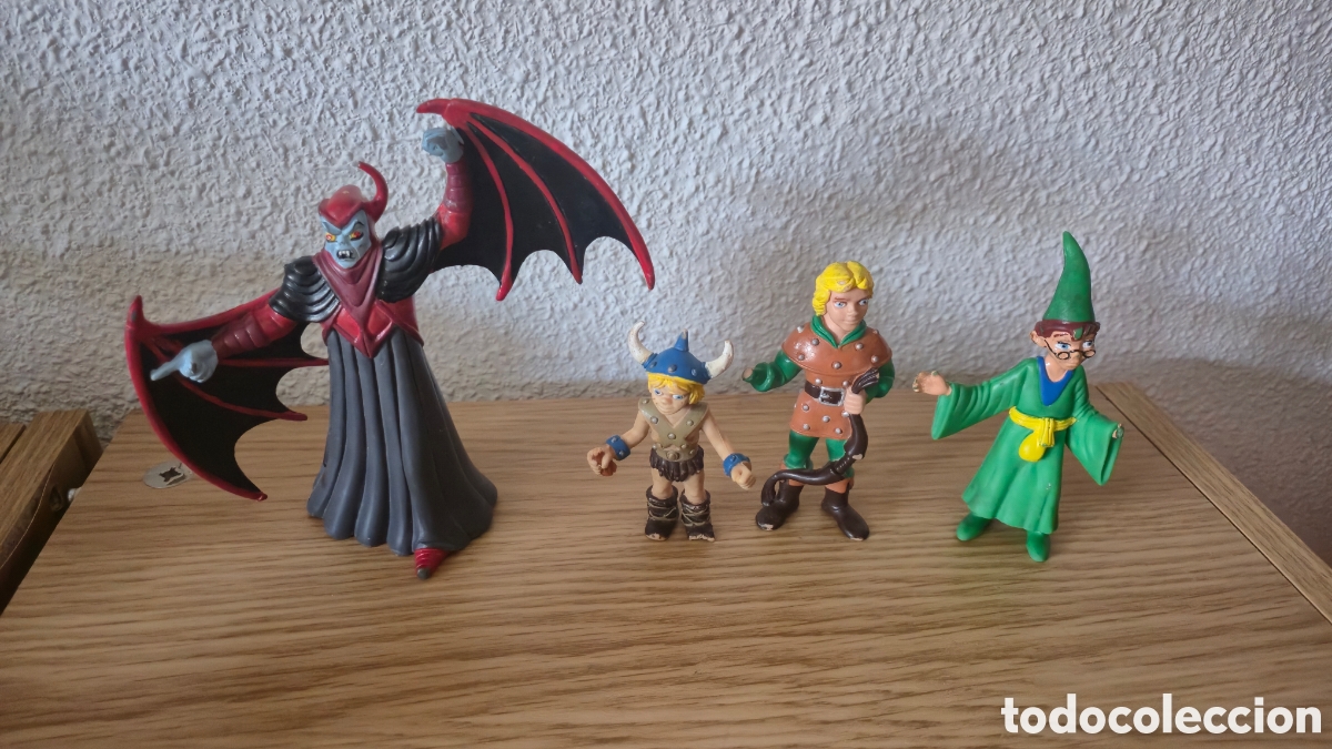 Figuras de Goma y PVC: Lote de 4 figuras de Dragones y mazmorras. Venger, vikingo, arquero y mago. Como se ve en las fotos.