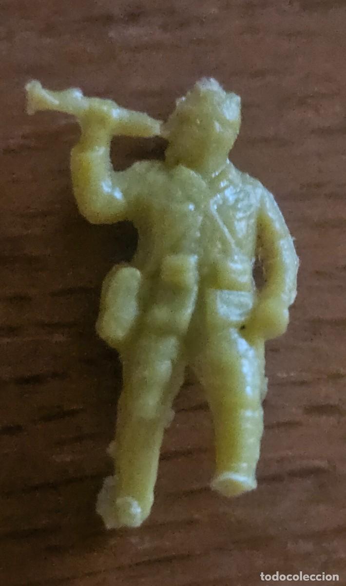 Figuras de Goma y PVC: Soldado japon&eacute;s corneta trompeta montaplex airfix amarillo a&ntilde;os 70 monta-plex roto para restaurar