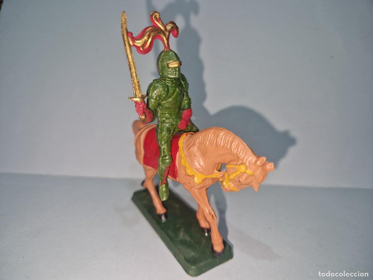 Figuras de Goma y PVC: ANTIGUA FIGURA SOLDADO MEDIEVAL