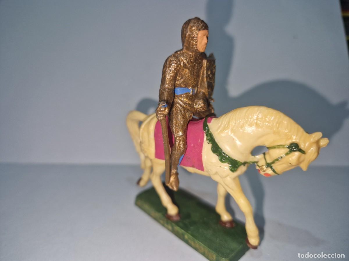 Figuras de Goma y PVC: ANTIGUA FIGURA SOLDADO MEDIEVAL