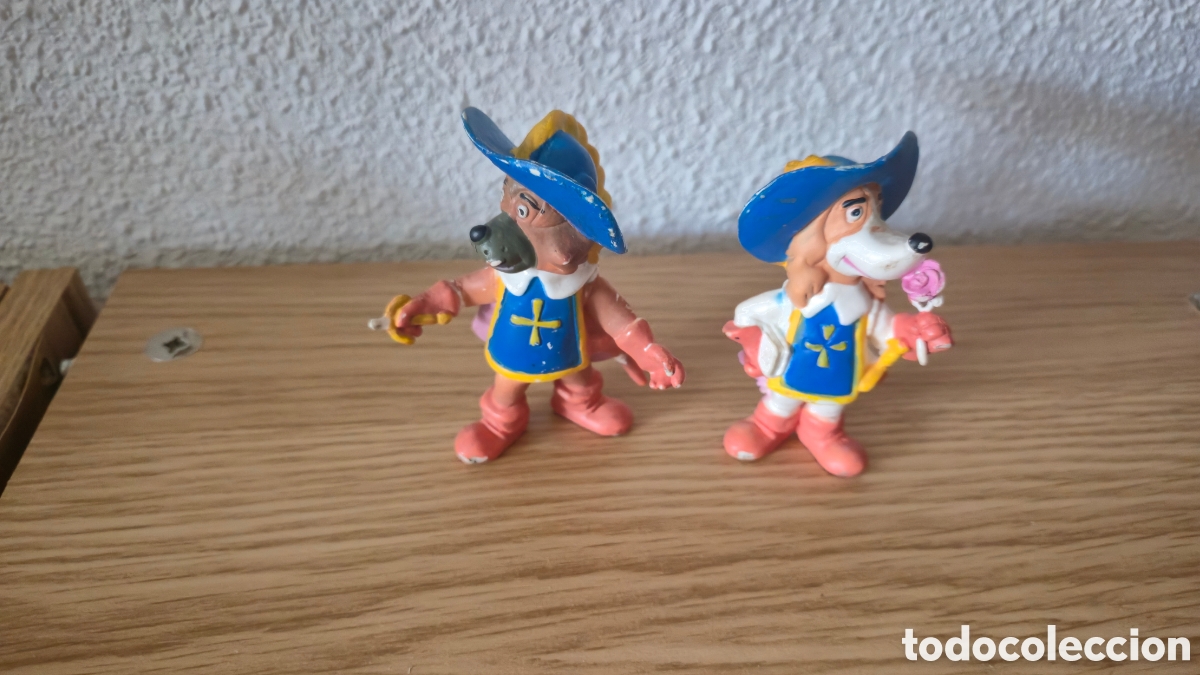Figuras de Goma y PVC: 2 figuras de pvc Mosqueperros de la serie D'Artacan, de Los 3 Mosqueperros. A&ntilde;os 80. Star Toys.