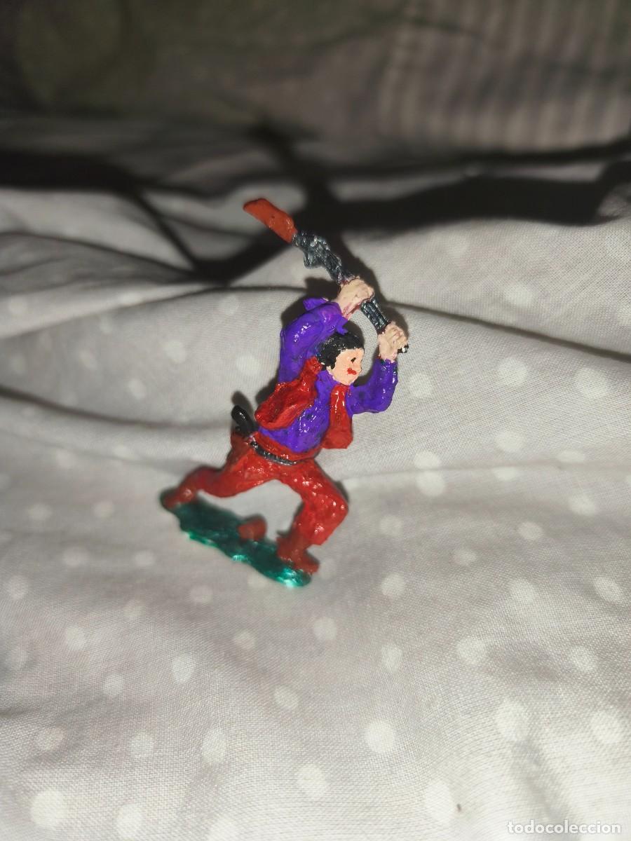 Rubber and PVC Figures: mu&ntilde;ecos indios y vaqueros