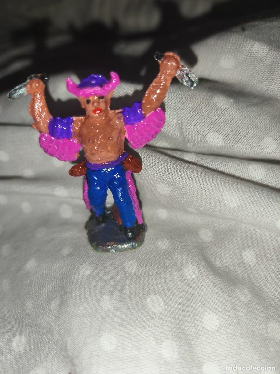 Rubber and PVC Figures: mu&ntilde;ecos indios y vaqueros