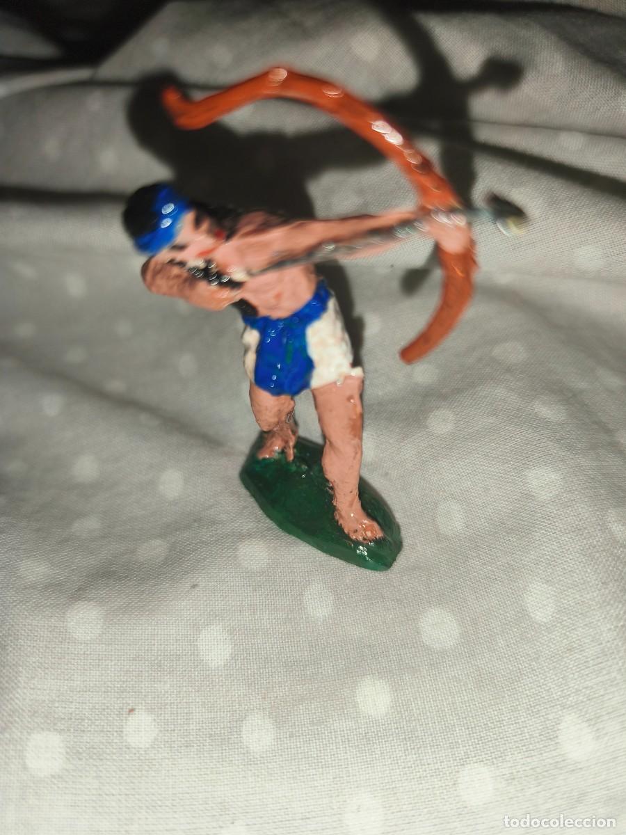 Rubber and PVC Figures: mu&ntilde;ecos indios y vaqueros