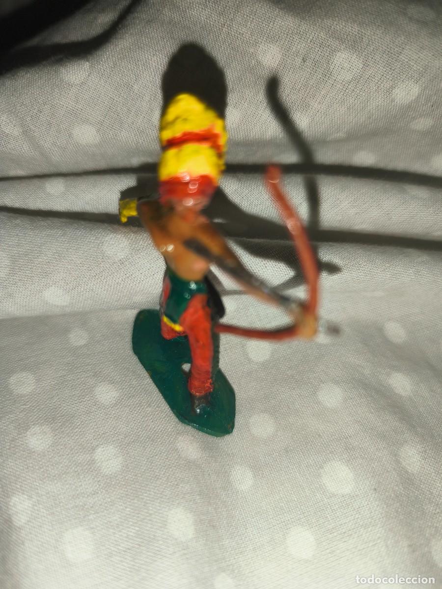 Rubber and PVC Figures: mu&ntilde;ecos indios y vaqueros