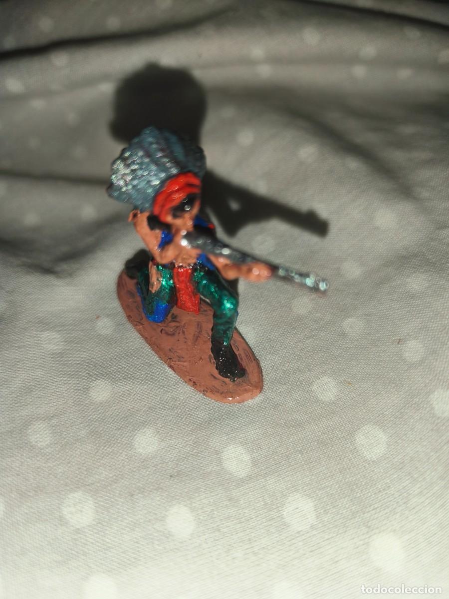 Rubber and PVC Figures: mulecos indios y vaqueros