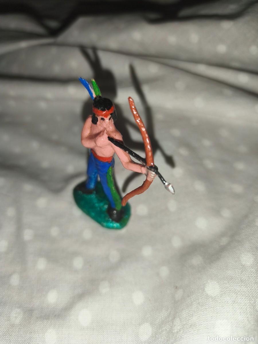 Rubber and PVC Figures: mulecos indios y vaqueros