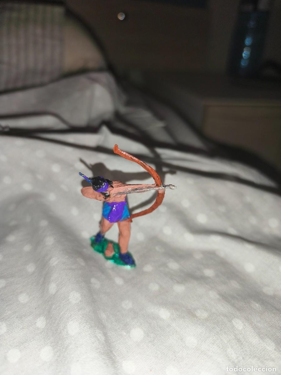 Rubber and PVC Figures: mu&ntilde;ecos indios y vaqueros