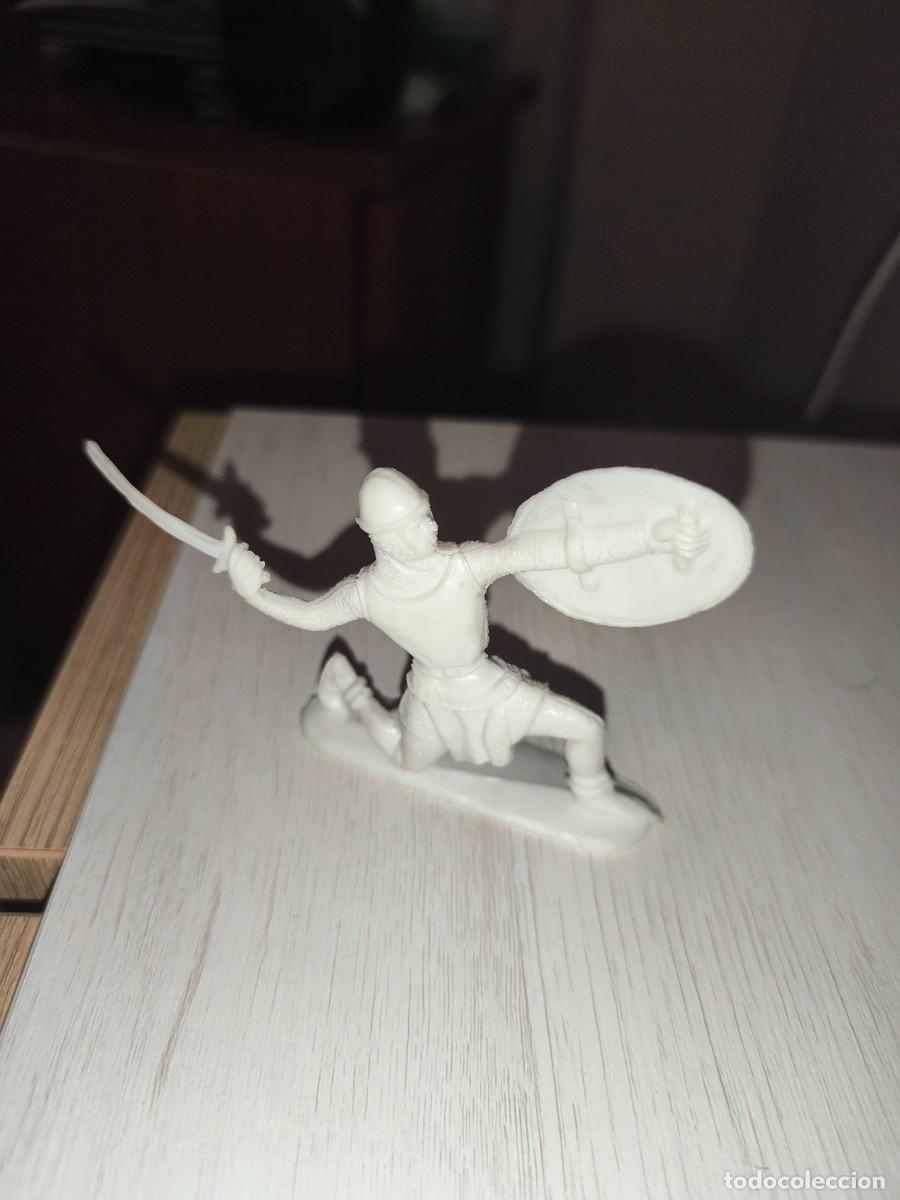 Figuras de Goma y PVC: mu&ntilde;ecos soldados medievales