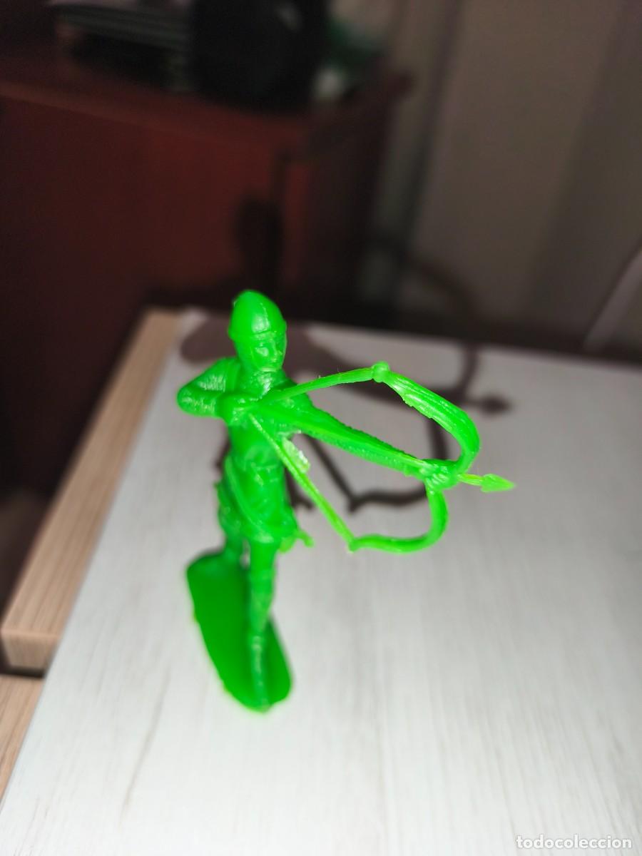 Figuras de Goma y PVC: mu&ntilde;ecos soldados medievales