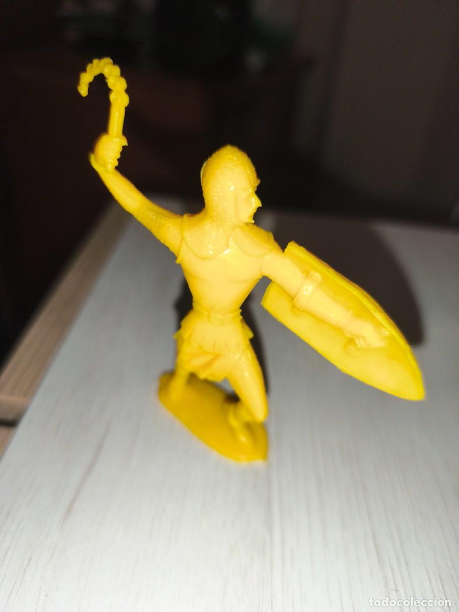 Figuras de Goma y PVC: mu&ntilde;ecos soldados medievales