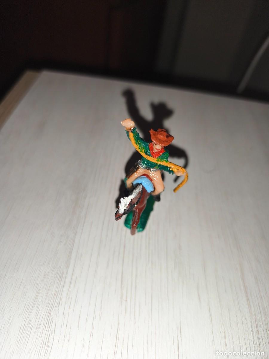 Figuras de Goma y PVC: mu&ntilde;ecos indios y vaqueros