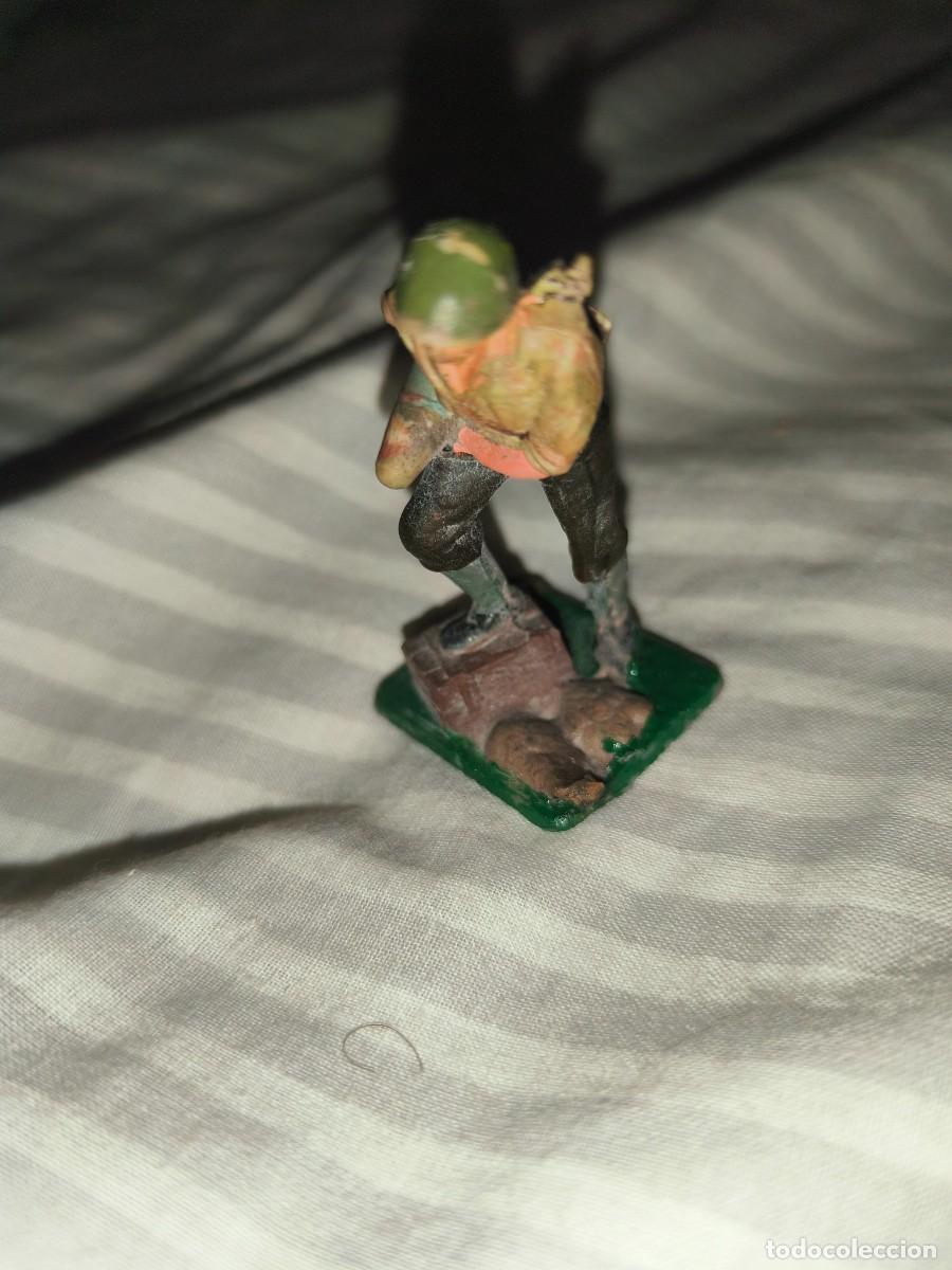 Figuras de goma y PVC: se vende soldado.......... - Foto 2