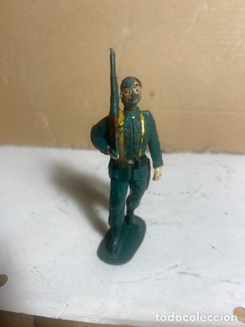 Figuras de Goma y PVC: Guardia Civil desfilando. Desconozco marca