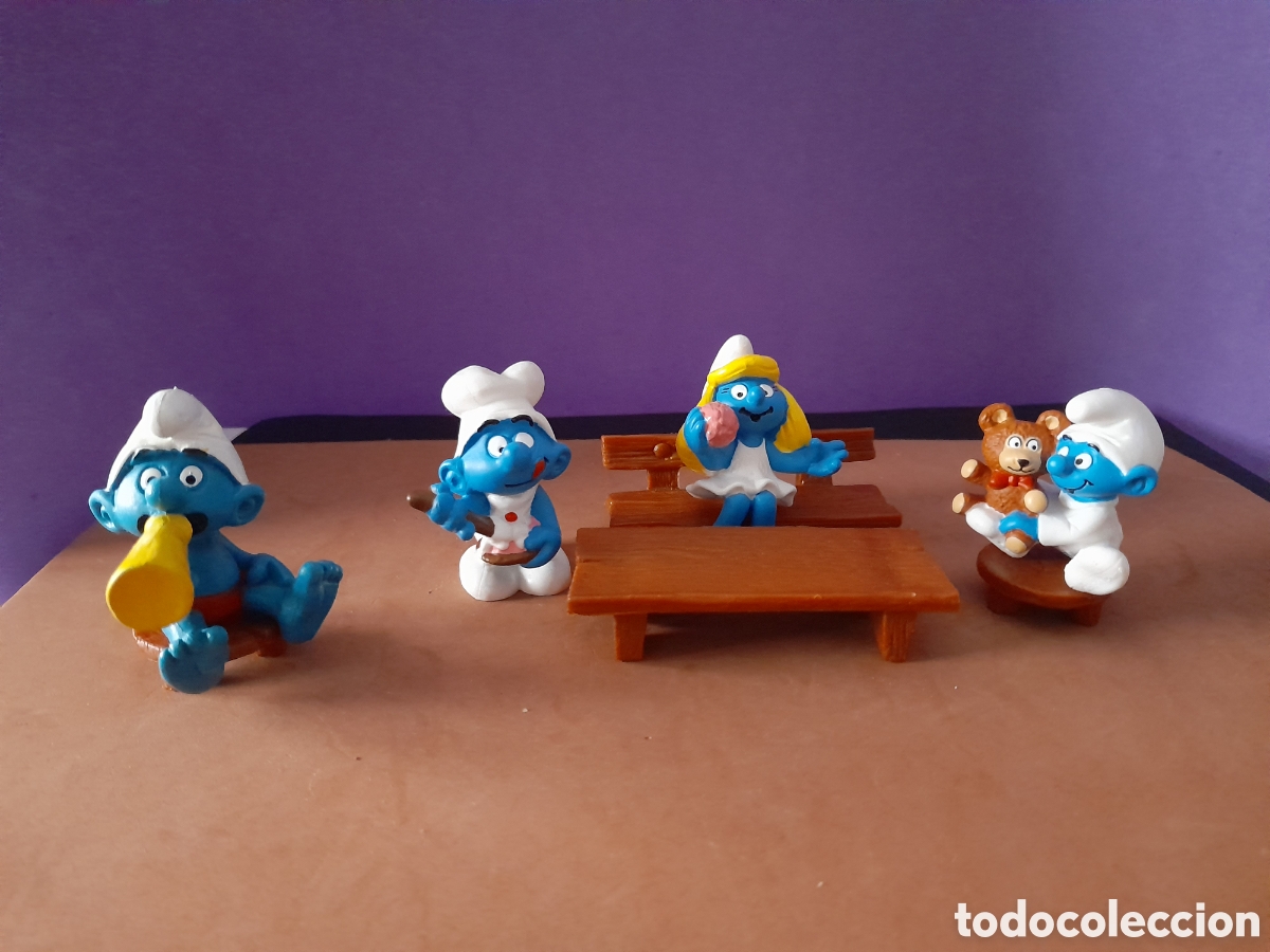 Figure di Gomma e PVC: Los pitufos, decoraci&oacute;n aldea, lote de banco, mesa, dos taburetes y pitufos