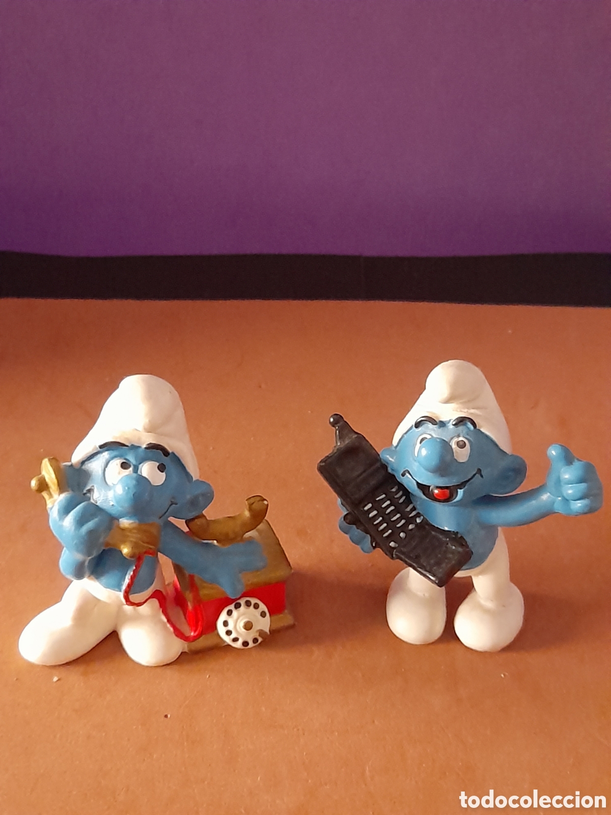 Figuras de Goma y PVC: Los pitufos, figuras pvc, dos pitufos con tel&eacute;fonos