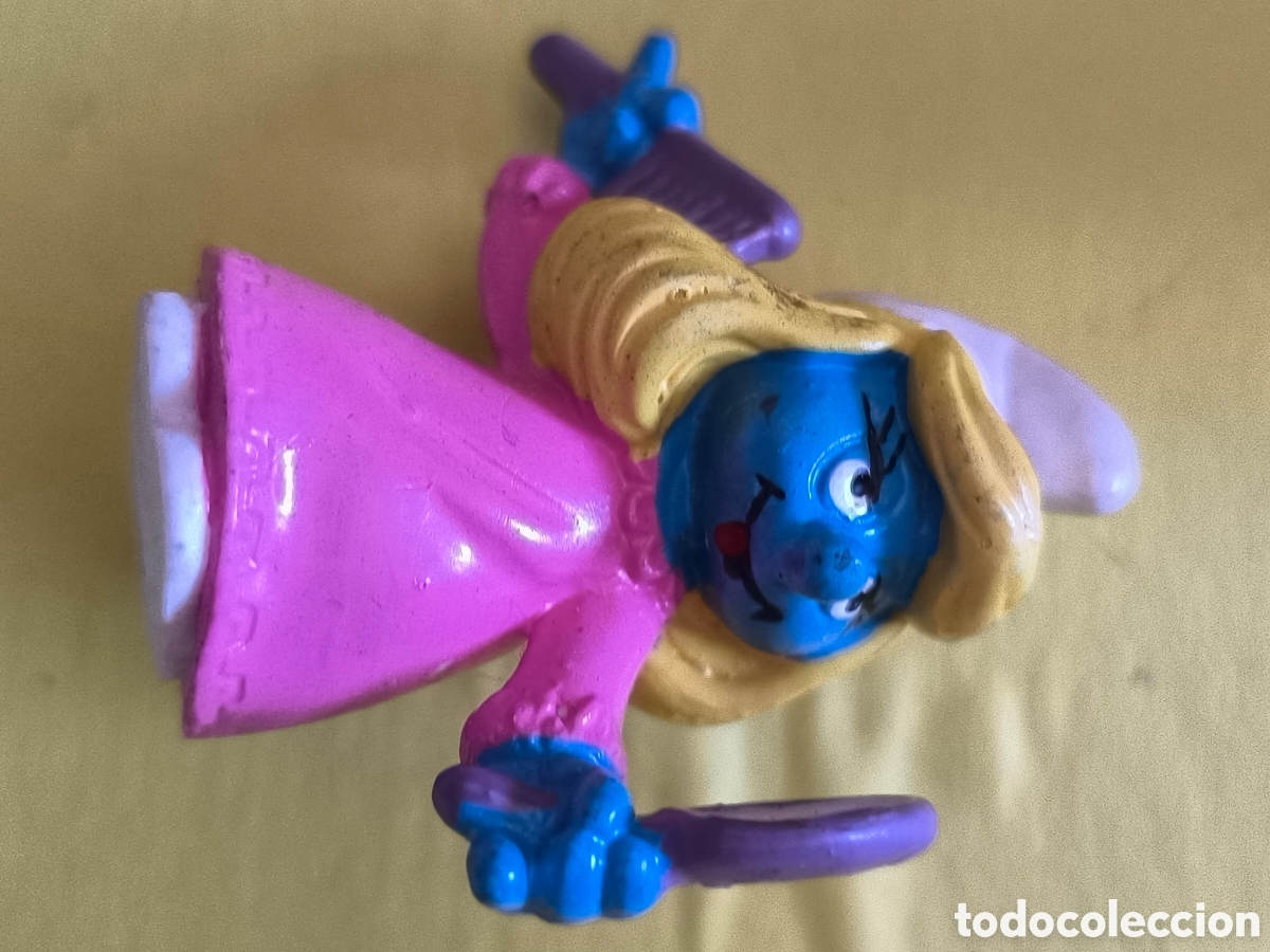 Figuras de Goma y PVC: Pitufina pein&aacute;ndose en el espejo figura PVC