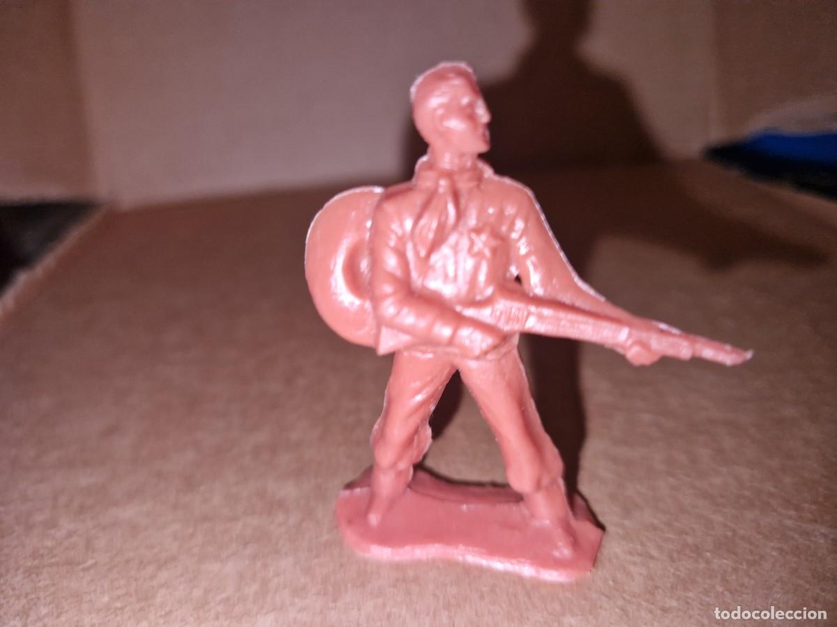 Figuras de Goma y PVC: VAQUERO DISPARANDO FIGURA DEL OESTE