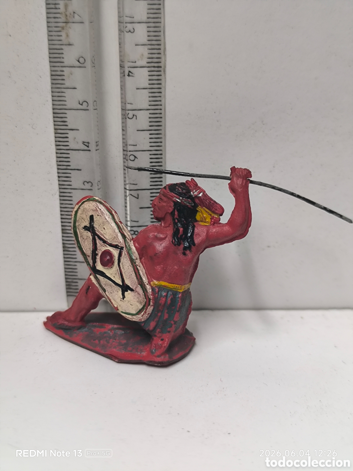 Figuras de Goma y PVC: Indio arrodillado pech a&ntilde;os 50