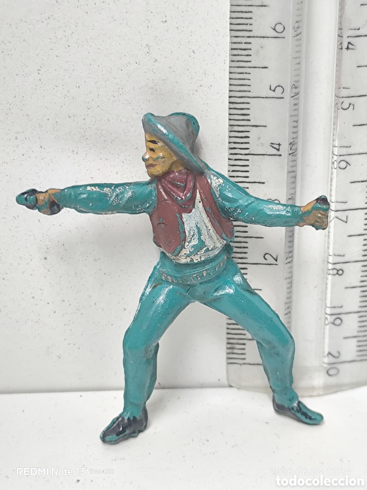 Figuras de Goma y PVC: Vaquero antiguo figura goma a&ntilde;os 60 pech mano rota