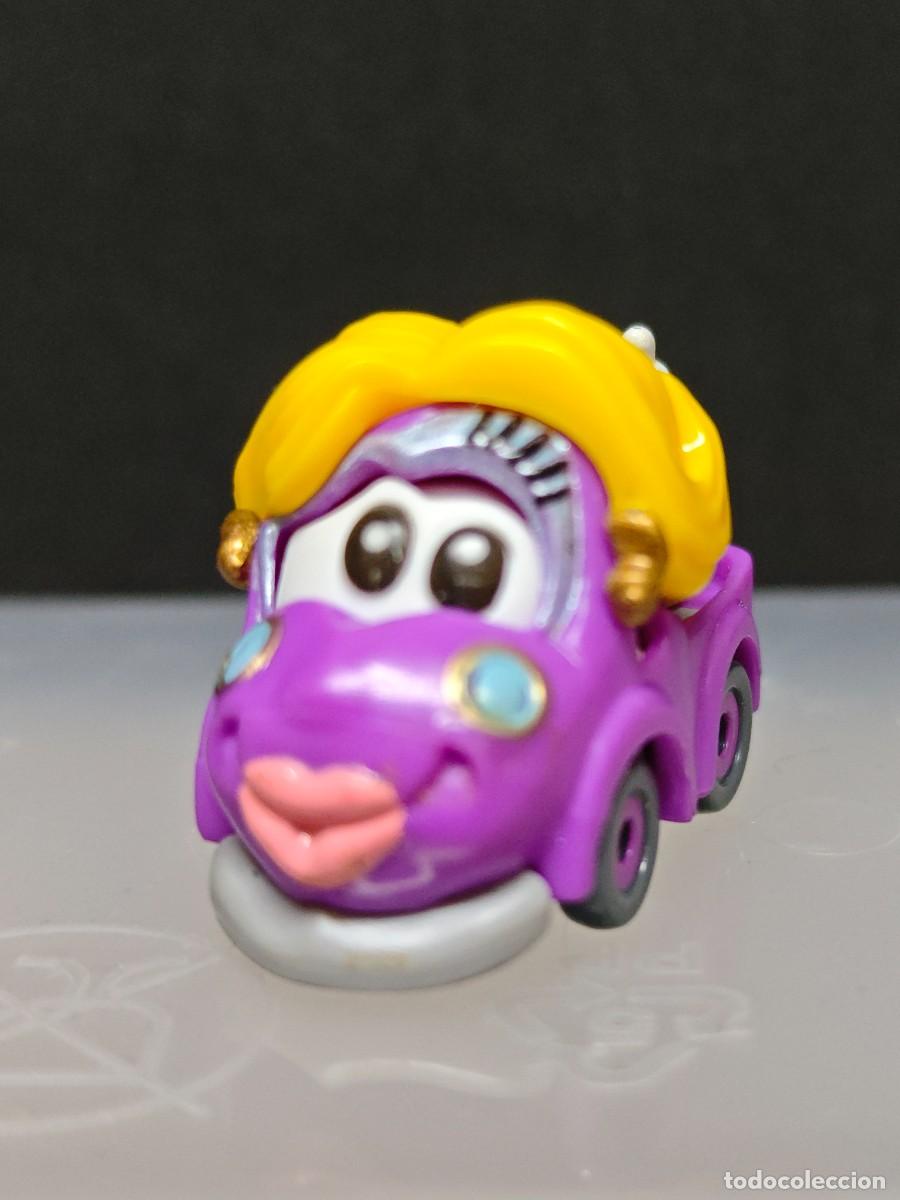 Figuras de Goma Kinder: FIGURA KINDER FERRERO COCHE FAMILIA VOLGAS