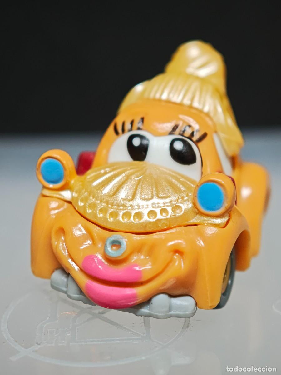 Figuras de Goma Kinder: FIGURA KINDER FERRERO COCHE FAMILIA VOLGAS