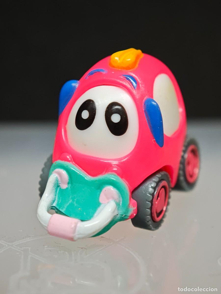 Figuras de Goma Kinder: FIGURA KINDER FERRERO COCHE FAMILIA VOLGAS