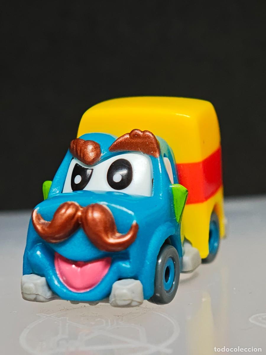 Figuras de Goma Kinder: FIGURA KINDER FERRERO COCHE FAMILIA VOLGAS