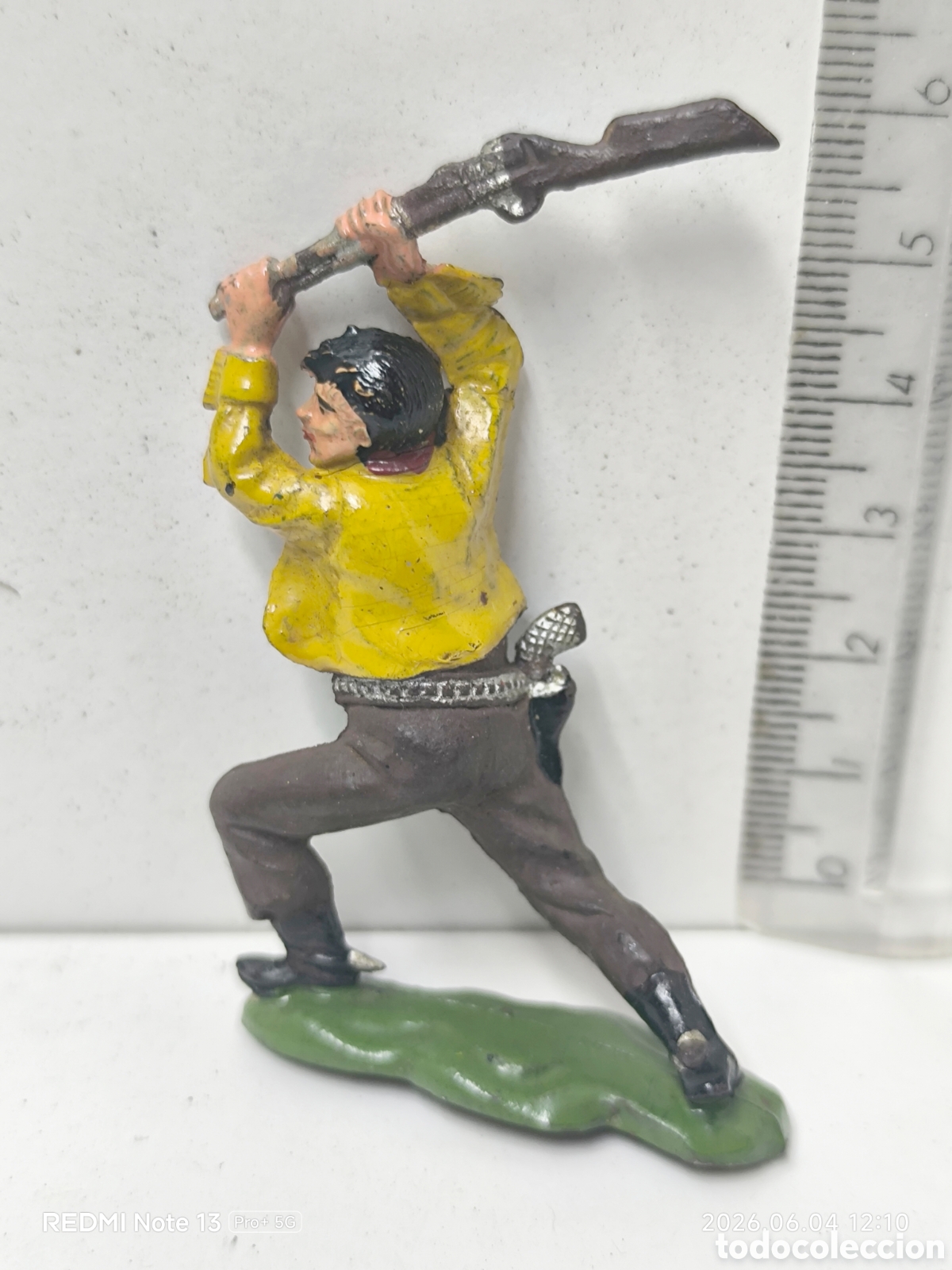 Figuras de goma y PVC: Vaquero atacando con arma reamsa - Foto 3