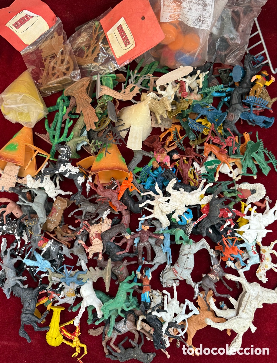 Figuras de Goma y PVC: Enorme cantidad de juguetes,Indios,Vaqueros,Caballos,Comansi,etc