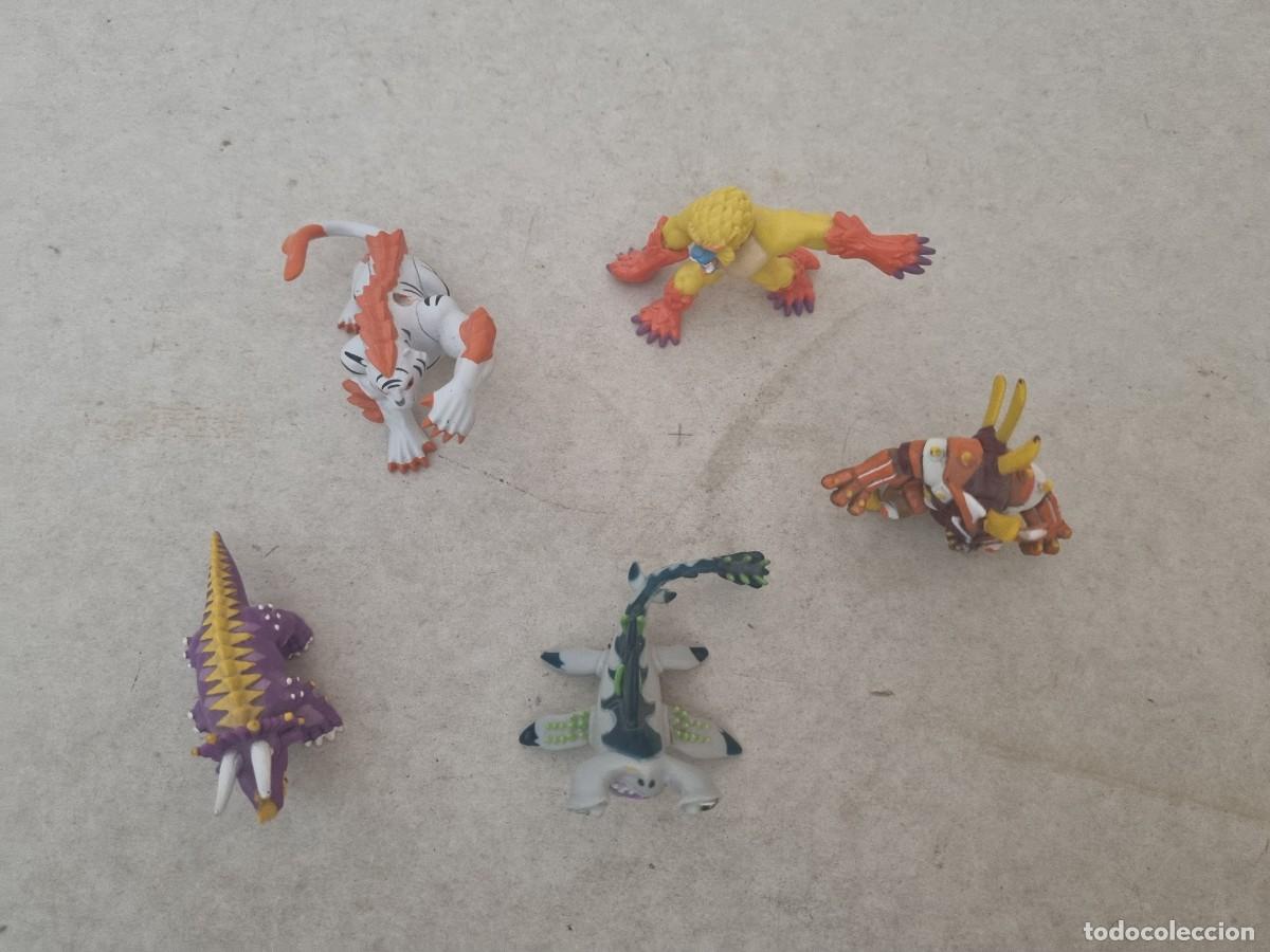 Figuras de goma y PVC: Lote de 5 mu&ntilde;ecos invizimals - Foto 2