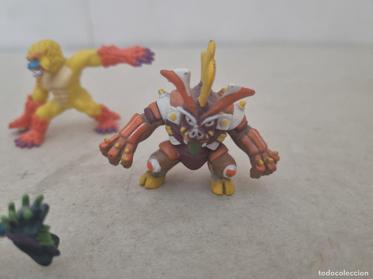 Figuras de goma y PVC: Lote de 5 mu&ntilde;ecos invizimals - Foto 3