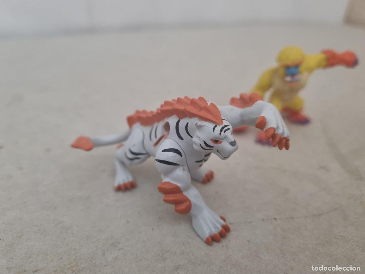 Figuras de goma y PVC: Lote de 5 mu&ntilde;ecos invizimals - Foto 6