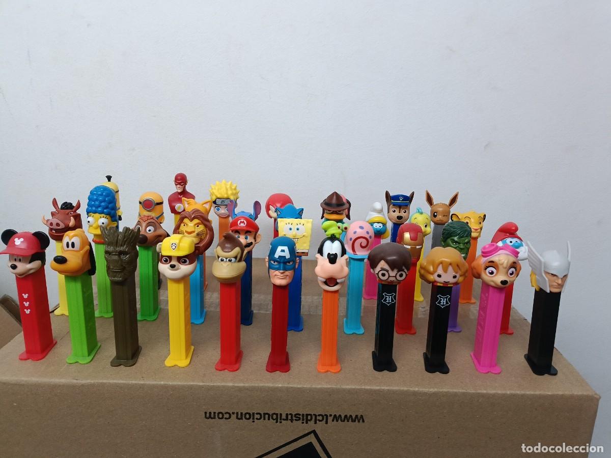 Figuras de Goma y PVC Dispensador PEZ: Lote de 35. Dispensador caramelos Pez. Buen estado