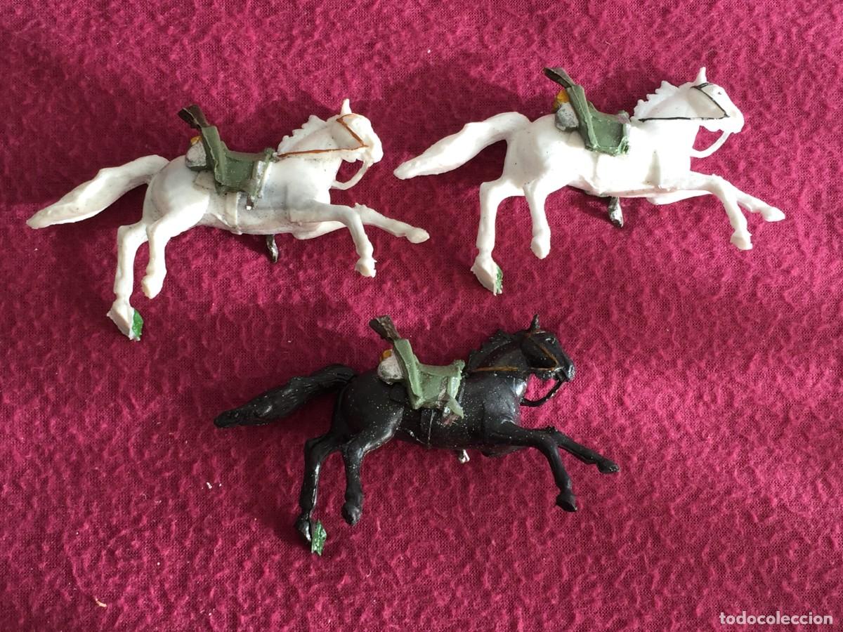 Figuras de Goma y PVC: 3 CABALLOS PARA SOLDADOS EN PLASTICO