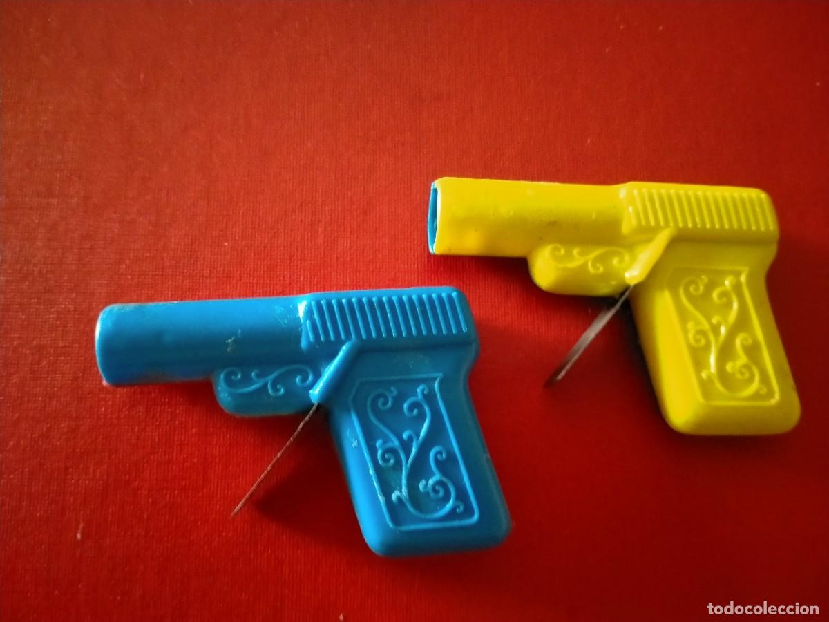 Figuras de Goma y PVC: pistolitas sonajeras o ranitas