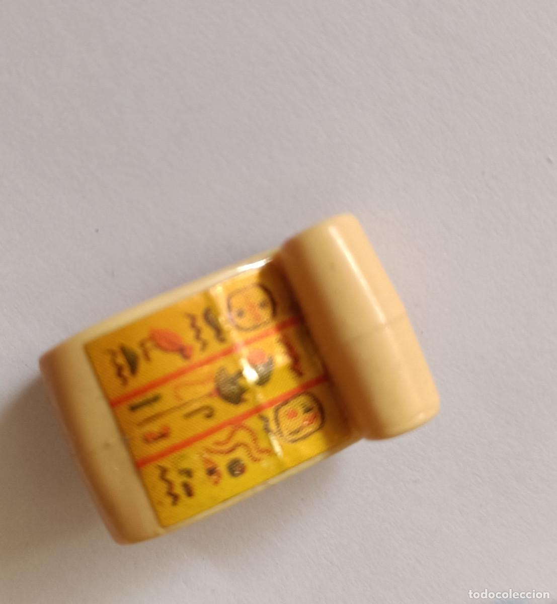 Figuras de Goma Kinder: kinder pieza accesorio egipto a&ntilde;os 90 papiro pergamino tambien para belen alborox
