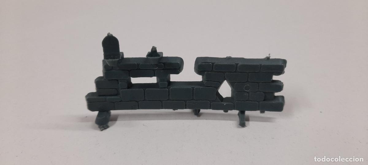 Figuras de Goma y PVC: MURO / DEFENSA . REALIZADO POR MONTAPLEX . ORIGINALES A&Ntilde;OS 70