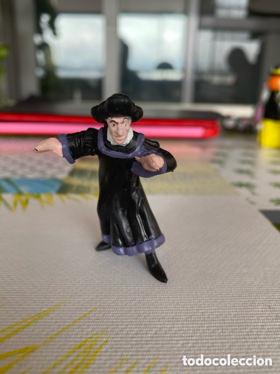Figuras de Goma y PVC: Figura pvc Juez Claude Notre Dame Nestl&eacute;