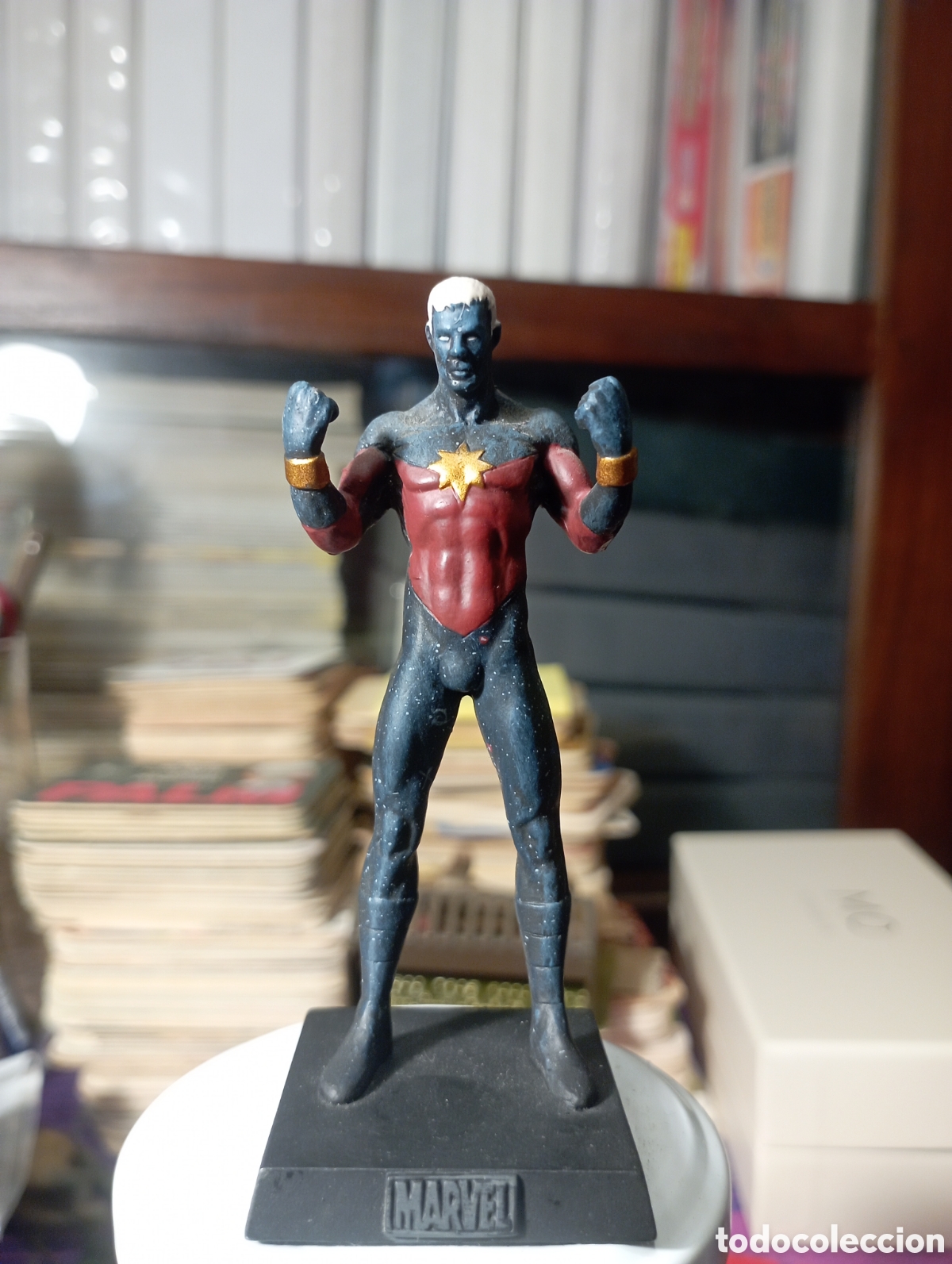 Figuras de Goma y PVC: Figura de plomo Marvel. Capit&aacute;n Marvel. Sobre 10 cm
