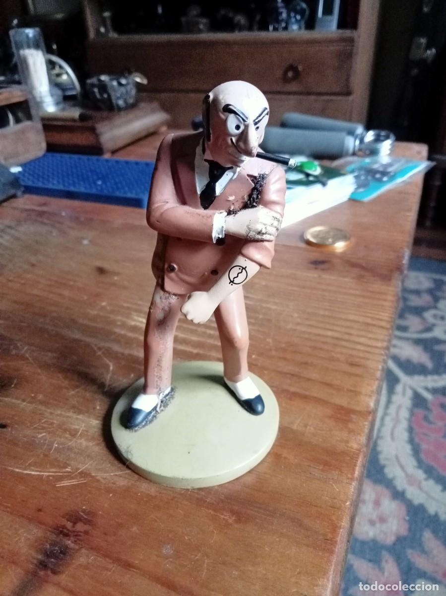 Gummi- und PVC-Figuren: TINTIN FIGURA RASTAPOPOULOS MUESTRA SU TATUAJE EL LOTO AZUL HERG&Eacute; MOULINSART 2015, UN PEQUE&Ntilde;O FALLO