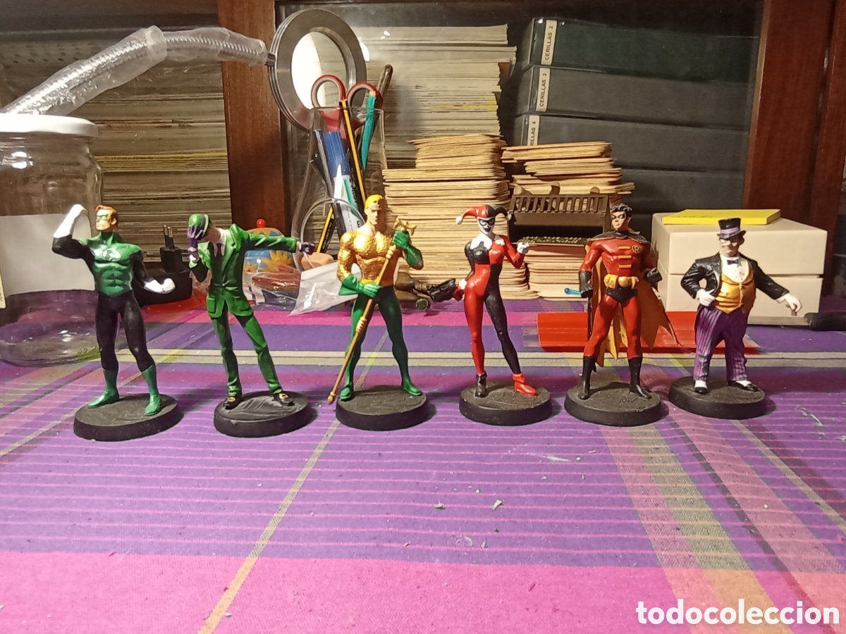 Figuras de Goma y PVC: Lote 6 Figuras de plomo DC. con faltas Sobre 10 cm