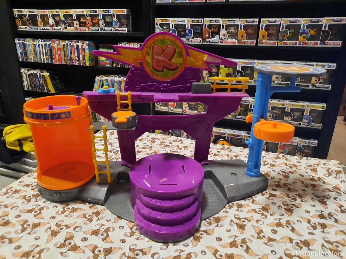 Gummi- und PVC-Figuren: CASA DE SUPERTHINGS.