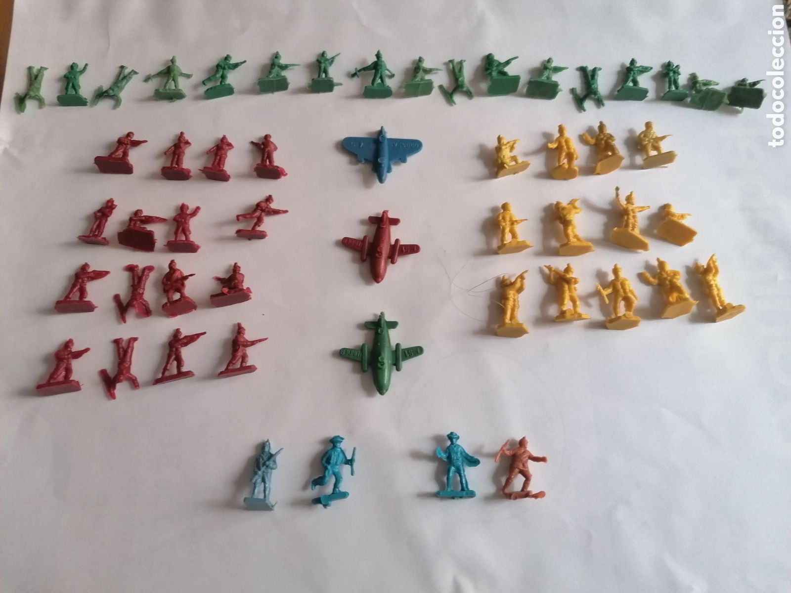 Figuras de Goma y PVC: Lote 50 Soldados Distintos Ej&eacute;rcitos Montaplex + 3 Aviones Tunder,Douglas.A&ntilde;os 70