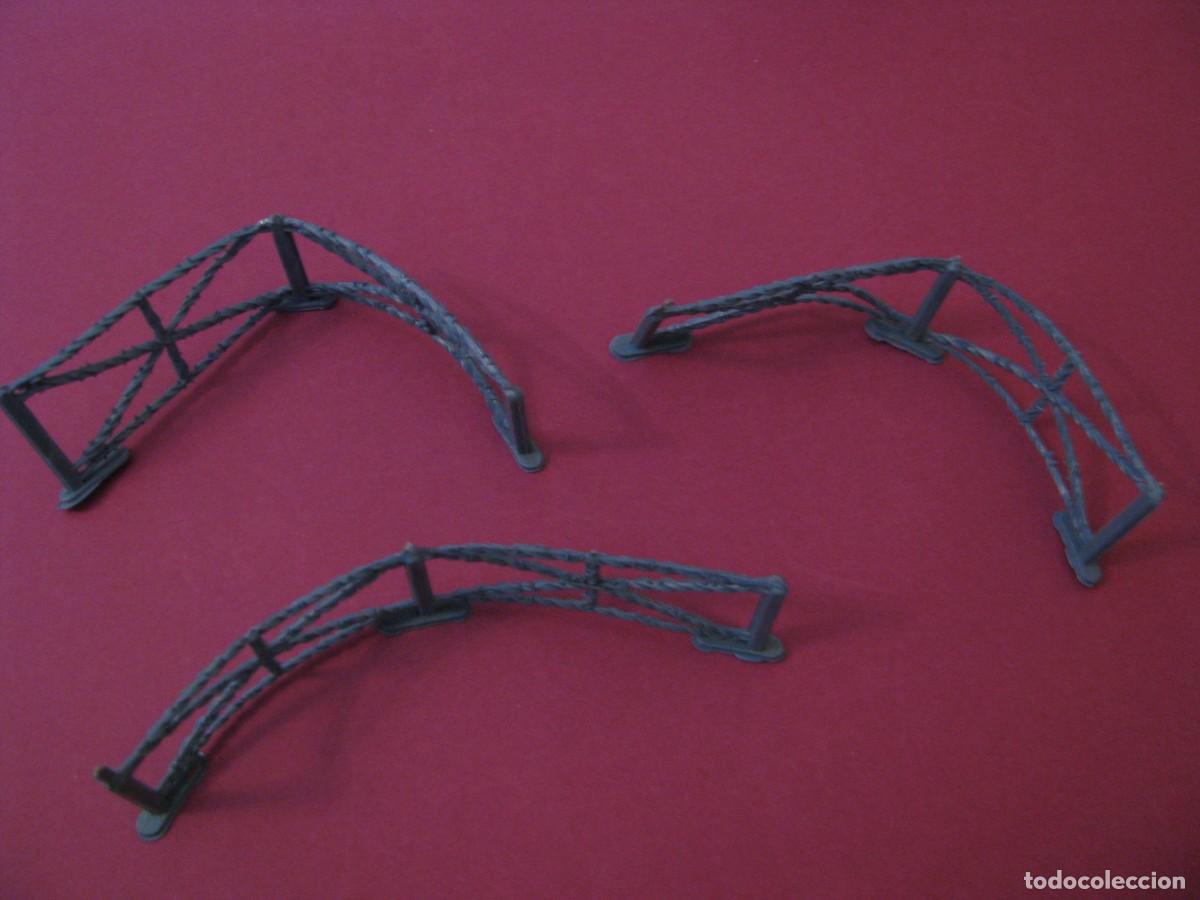 Figuras de Goma y PVC: ALAMBRADAS DE PLASTICO.